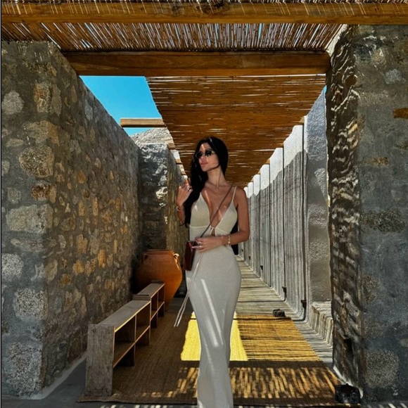 Dresses & Skirts - Elegant Cream Maxi Dress